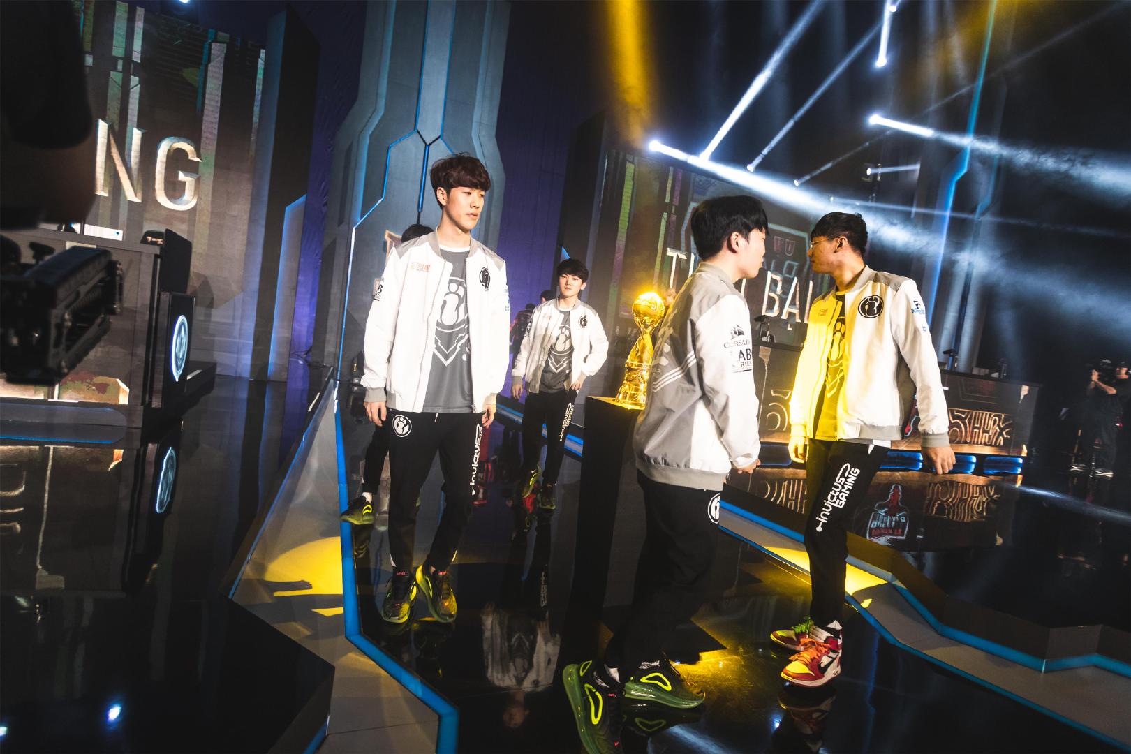 斗地主后期算牌怎么做（如何在斗地主后期进行算牌）