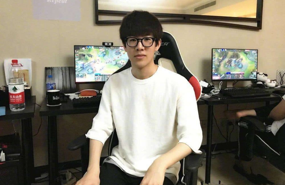 德扑锦标赛：泡沫期前后的弃牌频率。（德州扑克锦标赛：泡沫阶段前后弃牌率解析）